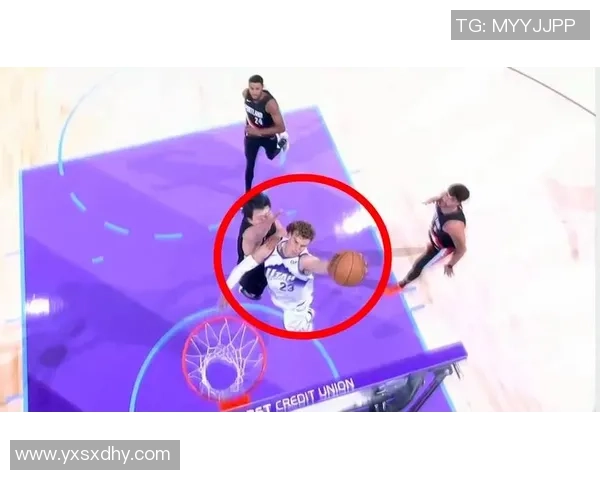 马尔卡宁机动性十足空切迎杨瀚森完成左手暴扣精彩瞬间